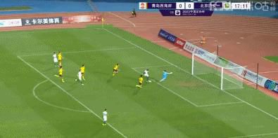 本赛季28岁的格纳布里共为拜仁出战11场，数据为1球0助。